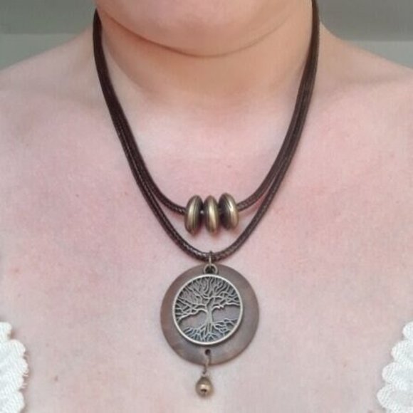 Bomlewe Necklace - Picture 3 of 4